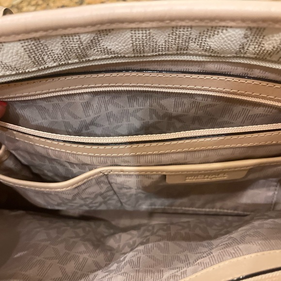 Michael Kors signature Large tote, beige and white - Picture 8 of 11